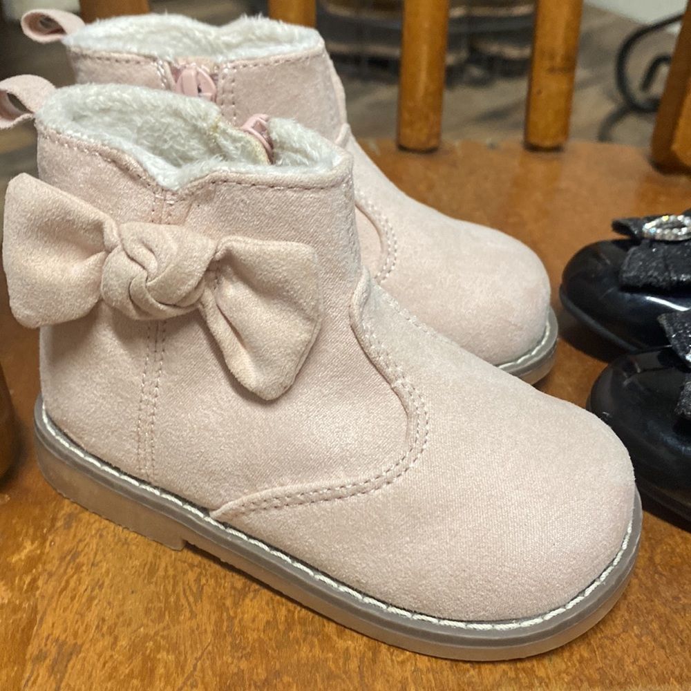 8 Pairs of Shoes - Picture 2 of 14